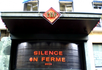 SILENCE on ferme.JPG