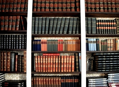 le pays où l'on n'arrive jamais,andré dhôtel,lire,bibliothèque,variation sur thème,assemblages,pays,pérégrinations,fantaisie,étrangeté,le manoir,les pages,effeuiller,imagination,passages,séparation,réunion,réalité,rêverie